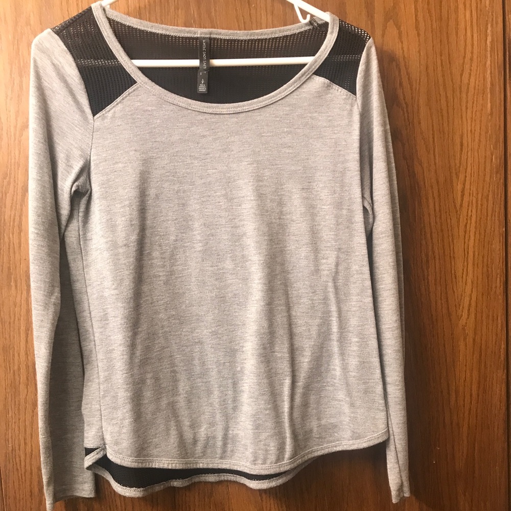 Long sleeve with mesh